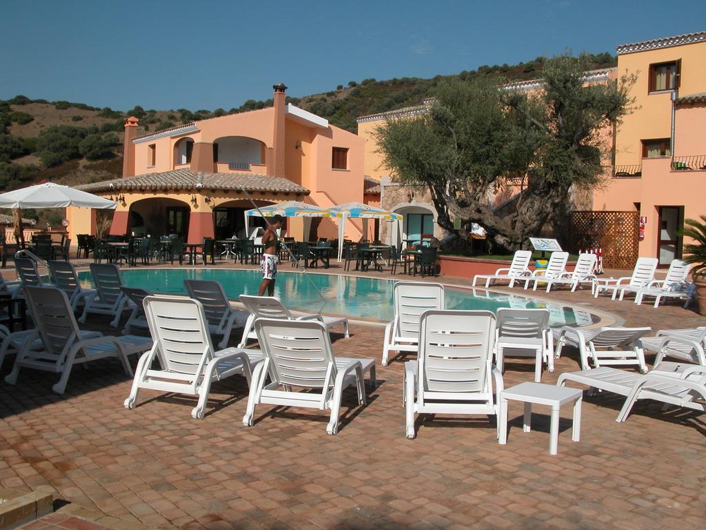Li Troni Aparthotel 3*