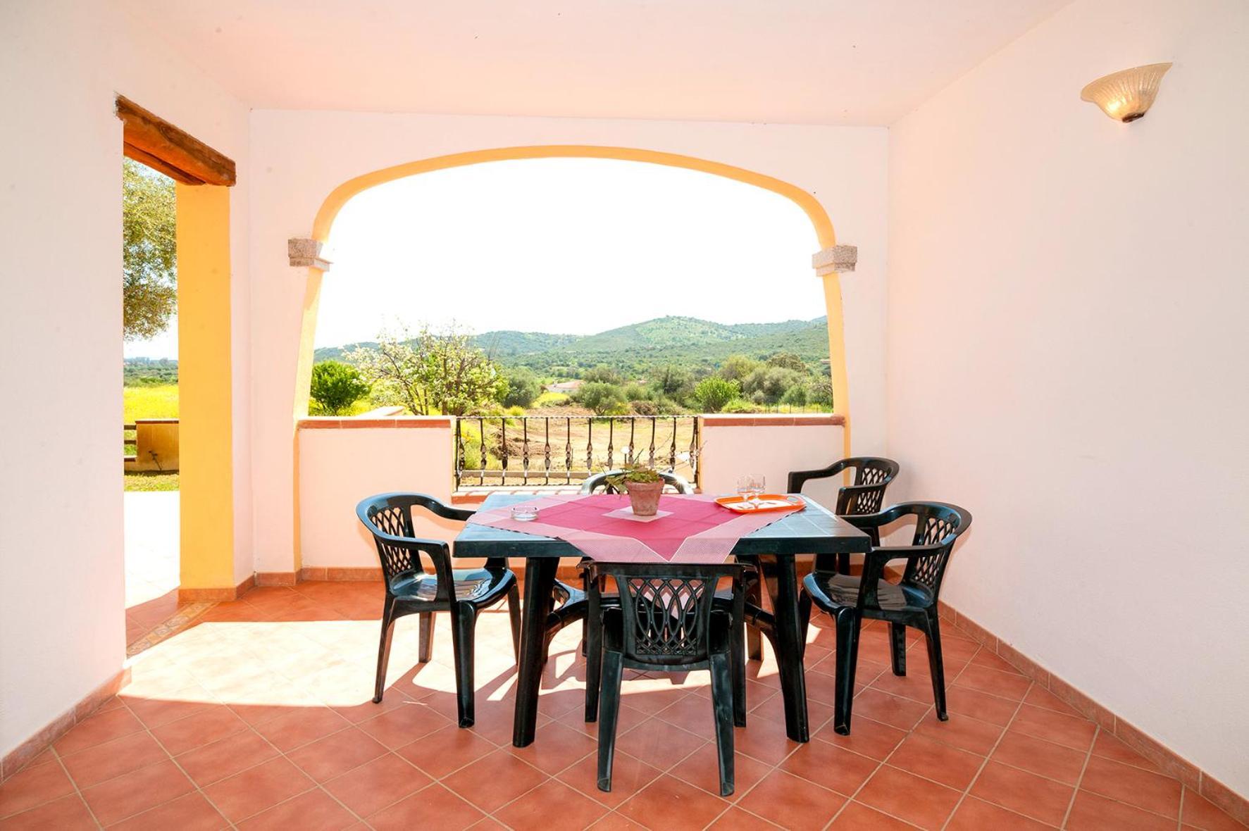Li Troni Aparthotel 3*