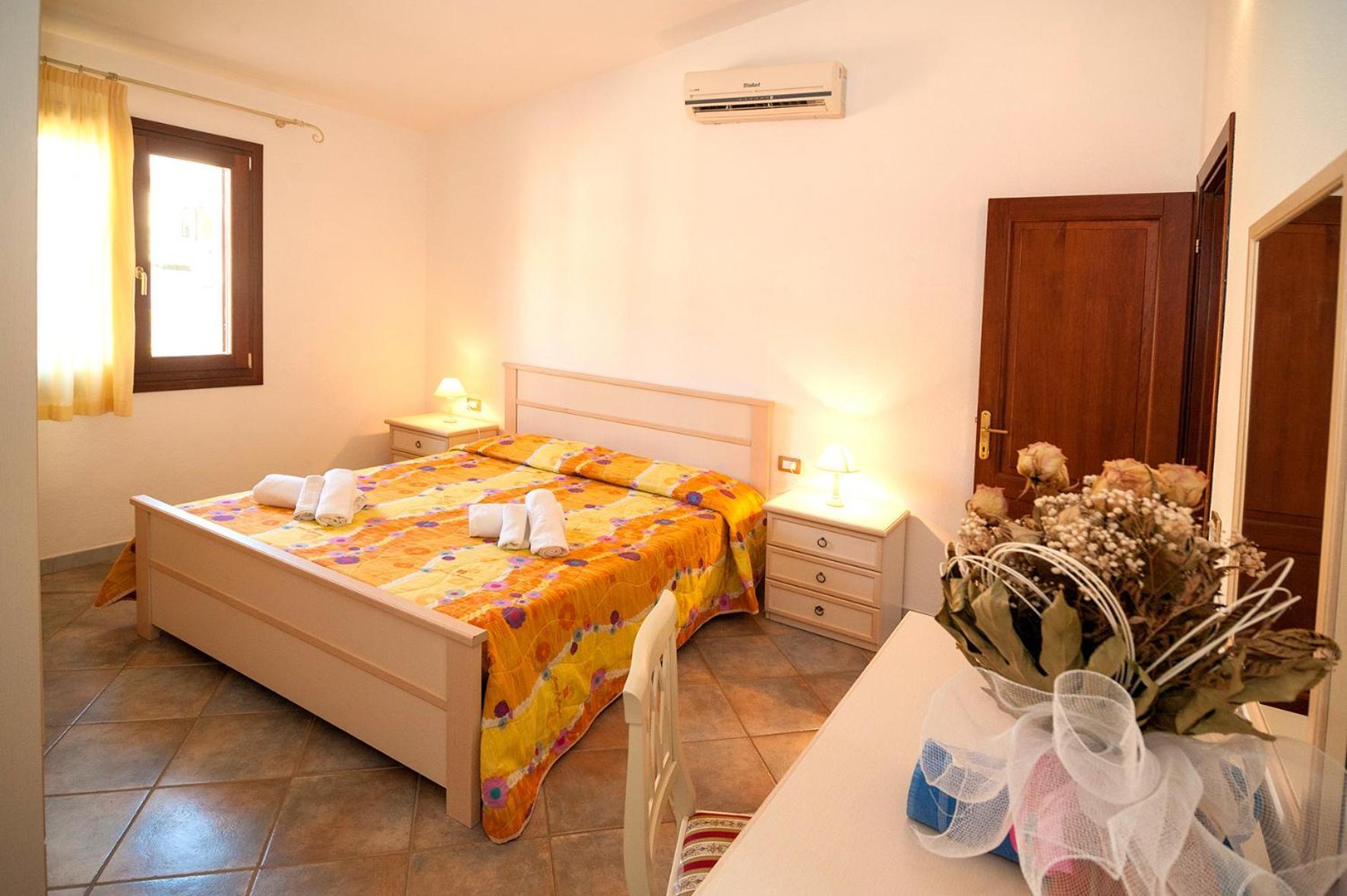 Li Troni Aparthotel