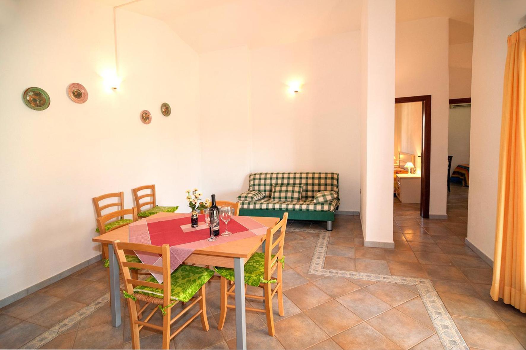 Li Troni Aparthotel 3*