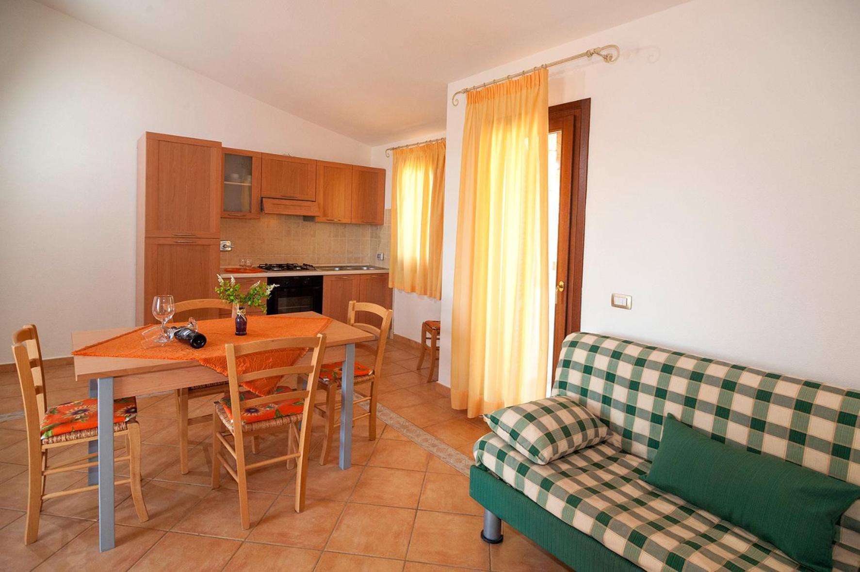 Li Troni Aparthotel