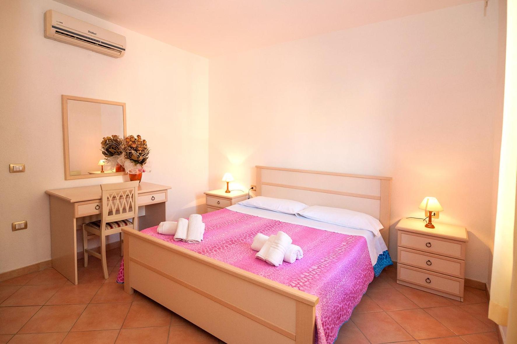 Li Troni 3* Budoni
