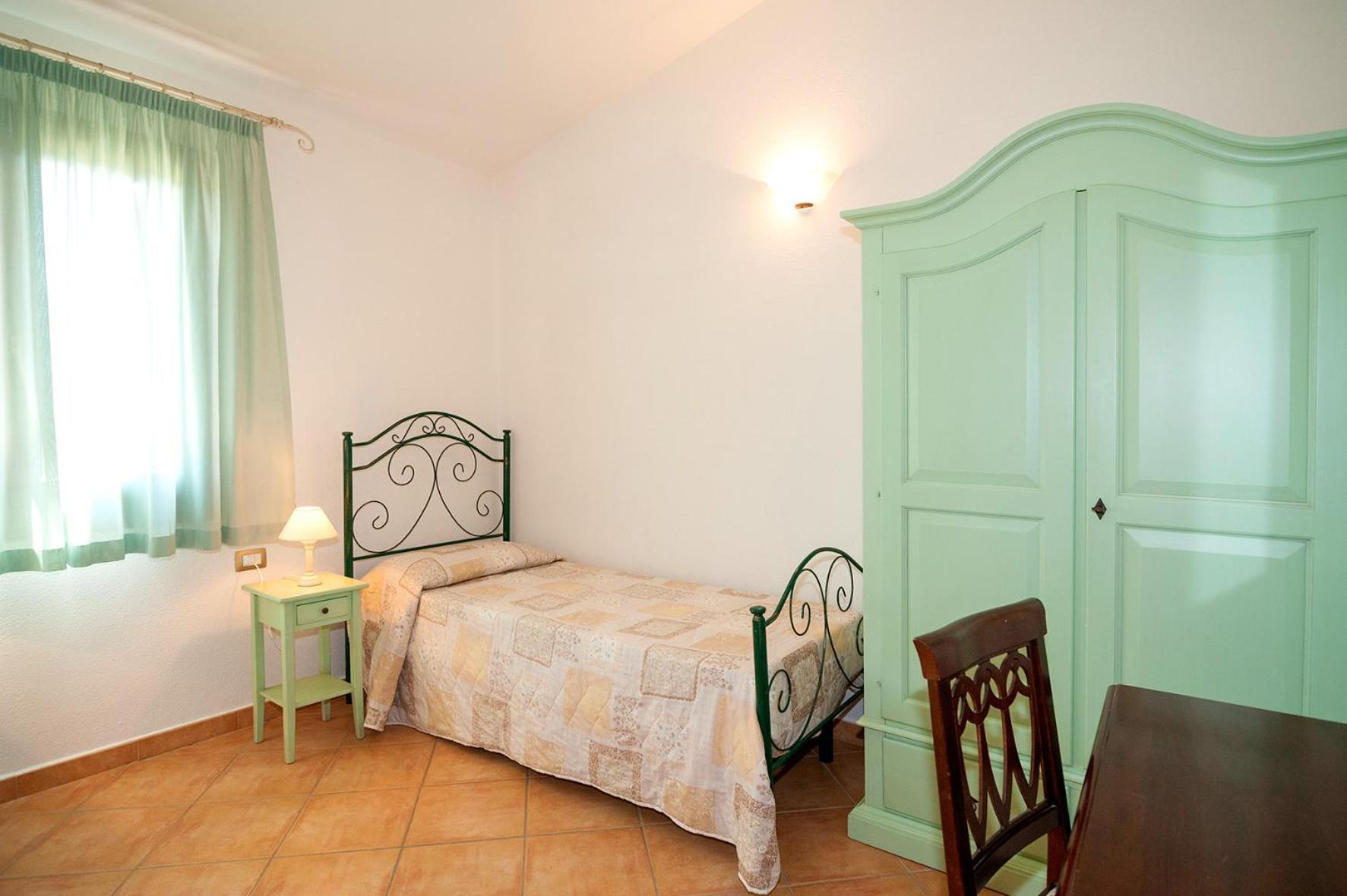 Li Troni Aparthotel