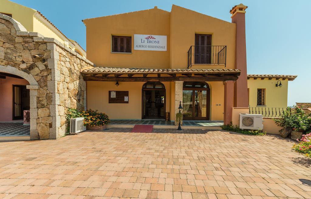 Aparthotel Li Troni 3*