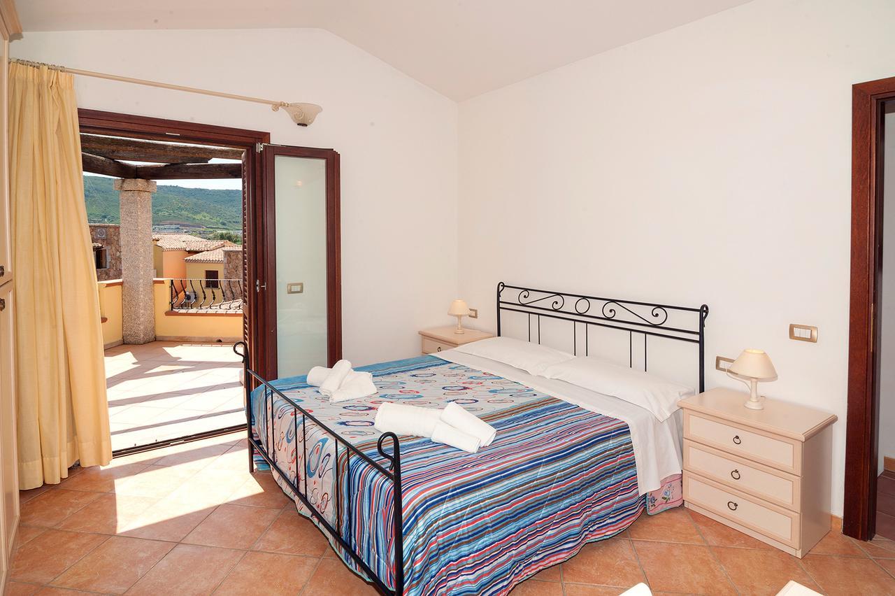 Li Troni Aparthotel